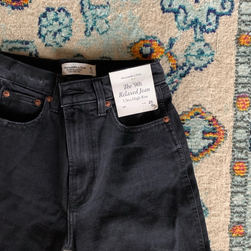 The 90s relaxed jean ultra high rise